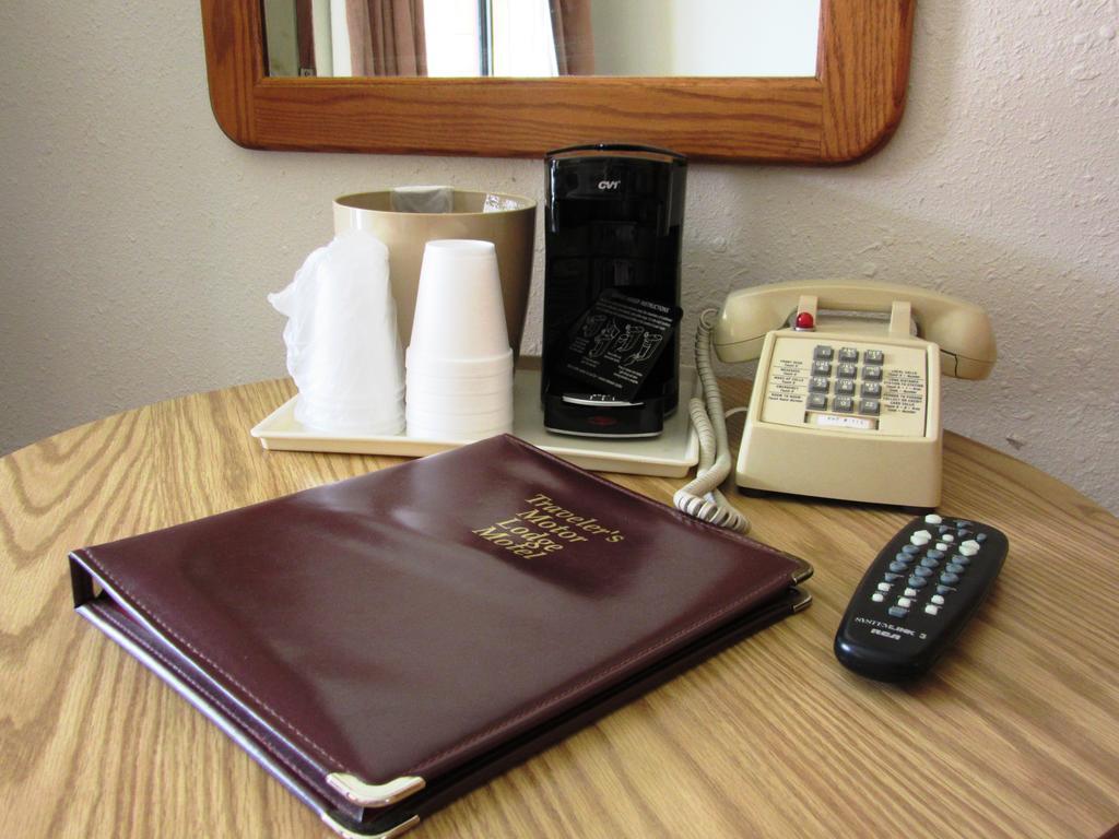 Travelers Lodge West Yellowstone Room photo